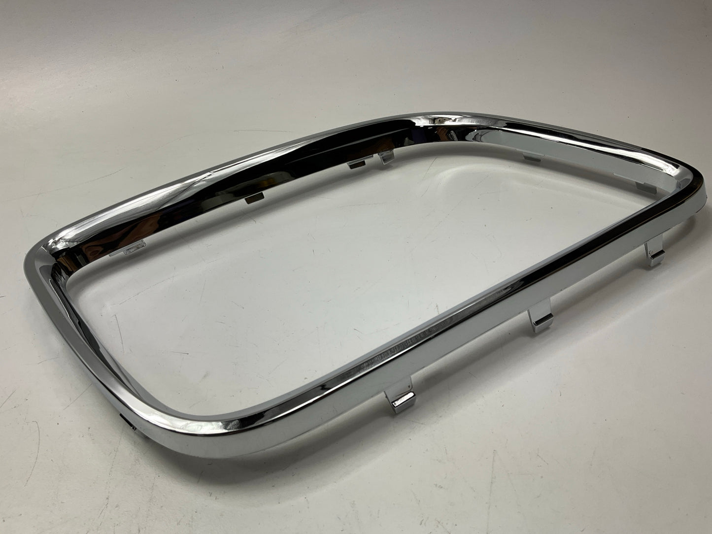 NEW AFTERMARKET - Front Right Outer Grille Trim GM1200566
