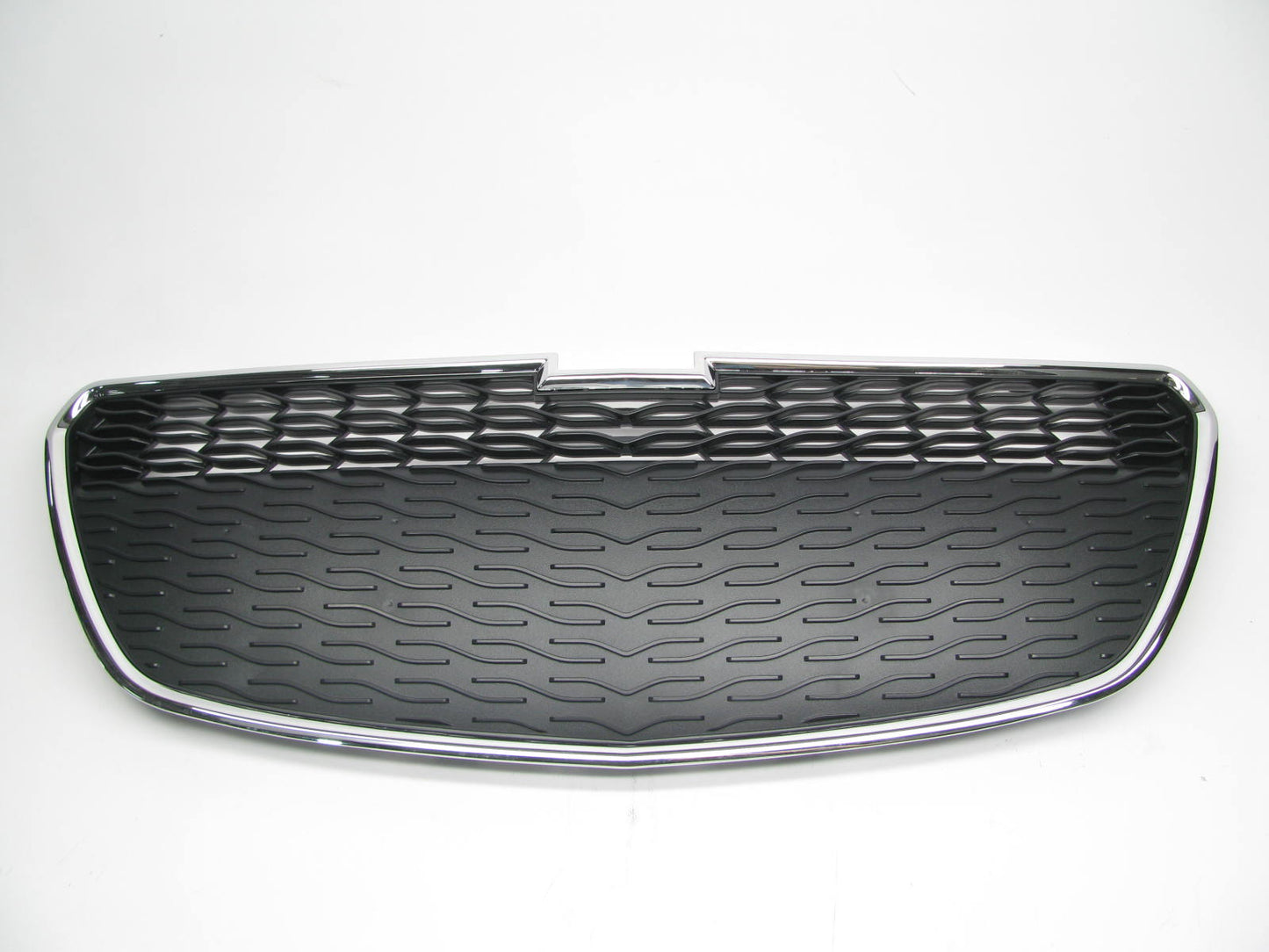 NEW Black / Chrome Grille GM1200656 For 2013-2015 Chevy Spark W/O Fog Lamps