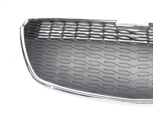 NEW Black / Chrome Grille GM1200656 For 2013-2015 Chevy Spark W/O Fog Lamps