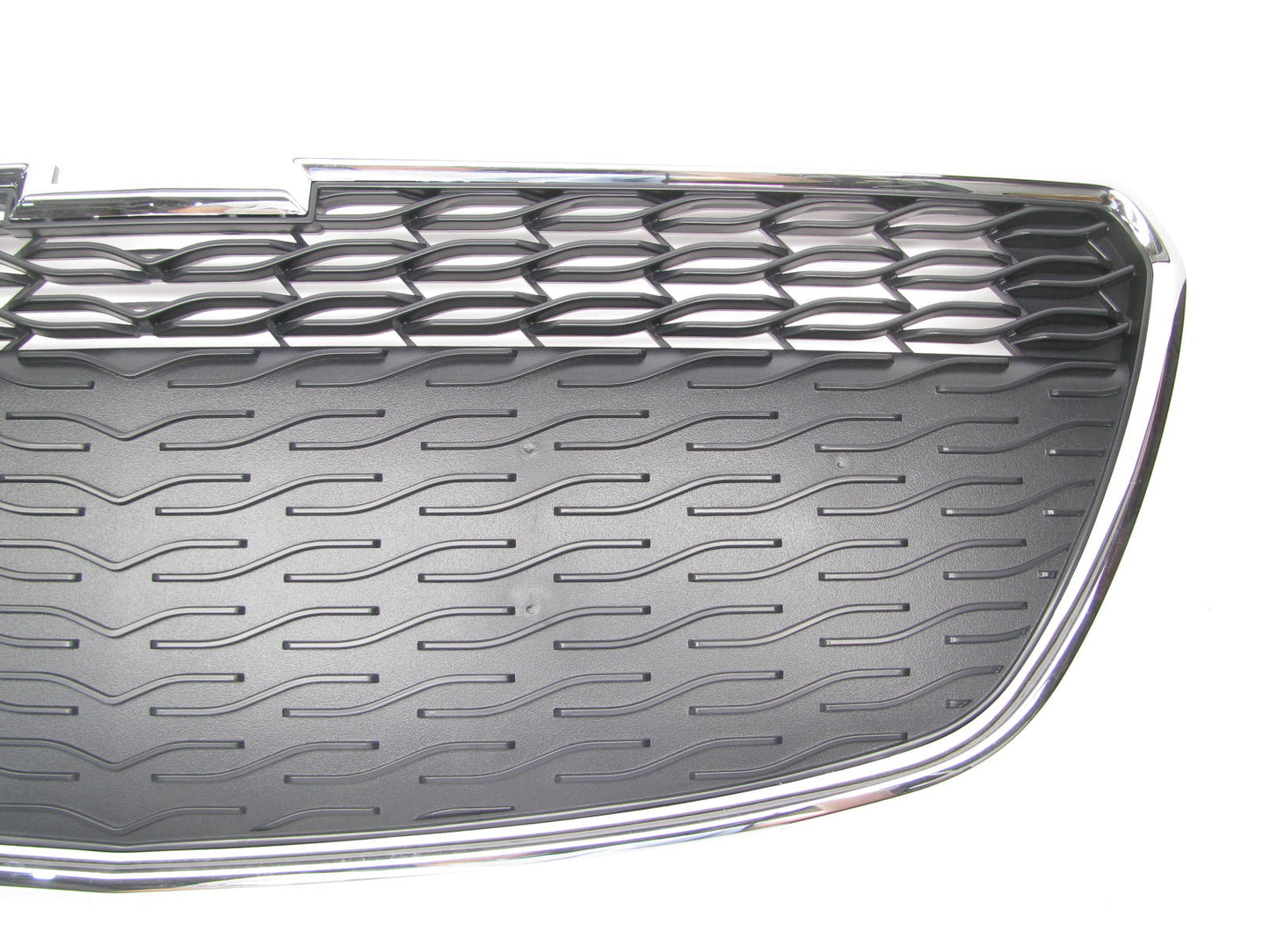 NEW Black / Chrome Grille GM1200656 For 2013-2015 Chevy Spark W/O Fog Lamps