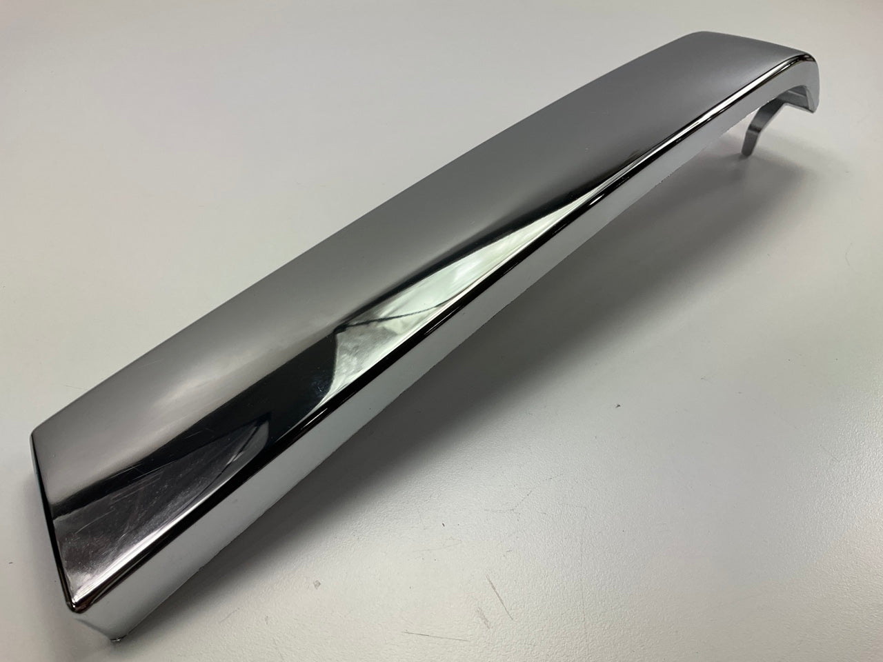 AFTERMARKET Front Left Grille Moulding Trim For 2005-2007 Chevy Silverado