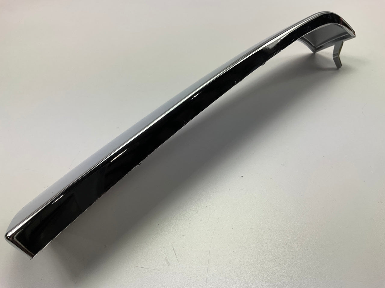 AFTERMARKET Front Left Grille Moulding Trim For 2005-2007 Chevy Silverado