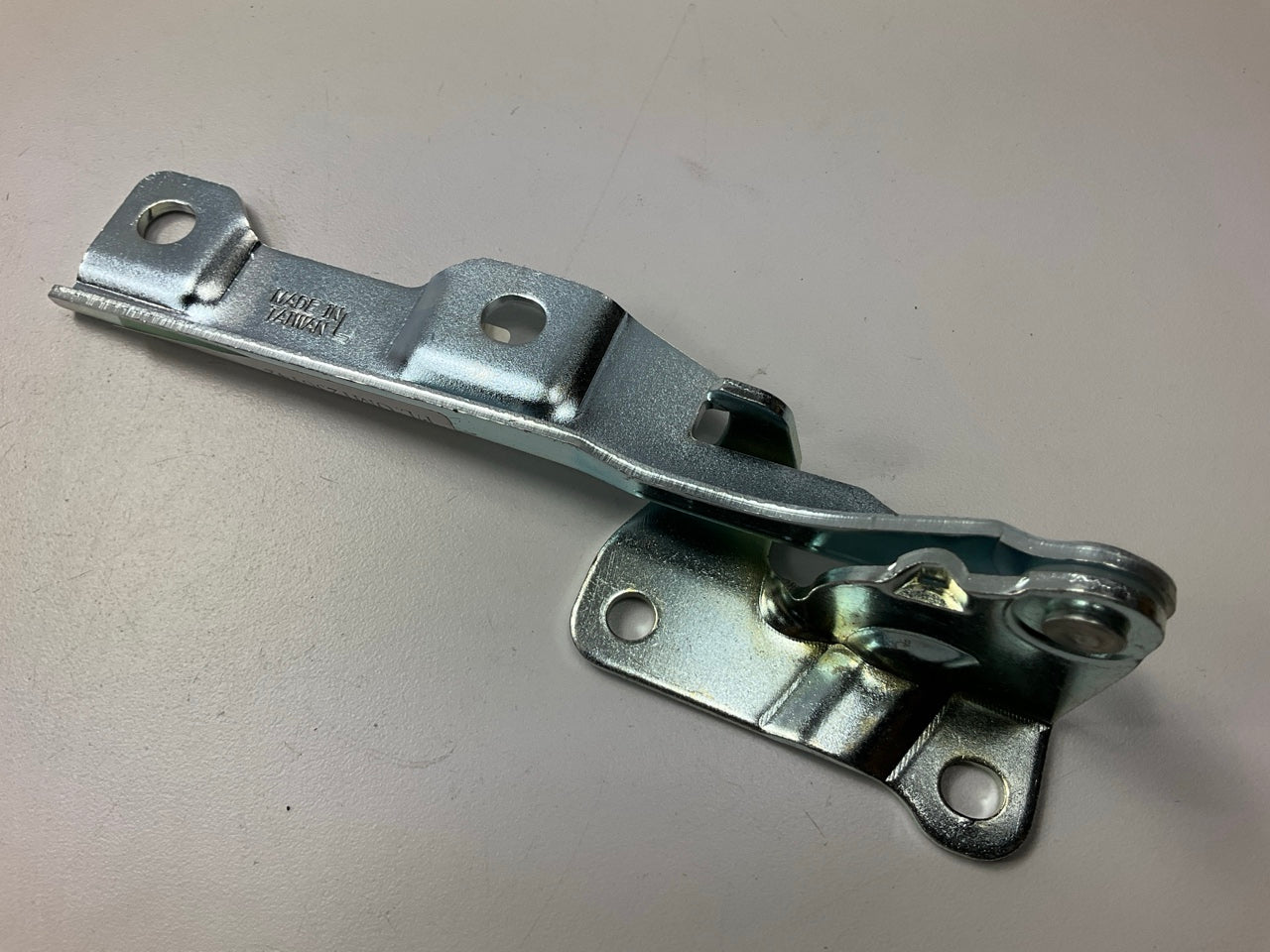 NEW - AFTERMARKET GM1236142 Left Hood Hinge For 2004-2006 Chevrolet Aveo