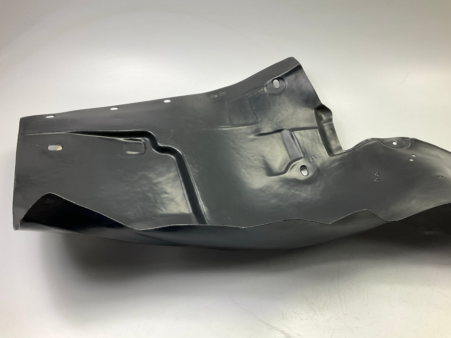 GM1248202 - HYBRID ONLY-  Front Left Fender Liner 2008-2010 Chevrolet Tahoe