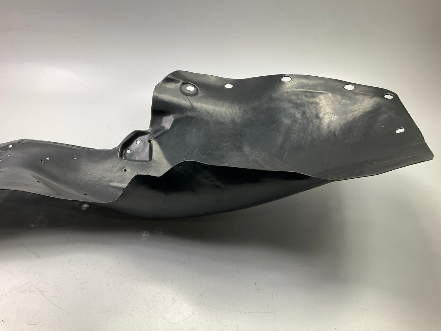 GM1248202 - HYBRID ONLY-  Front Left Fender Liner 2008-2010 Chevrolet Tahoe