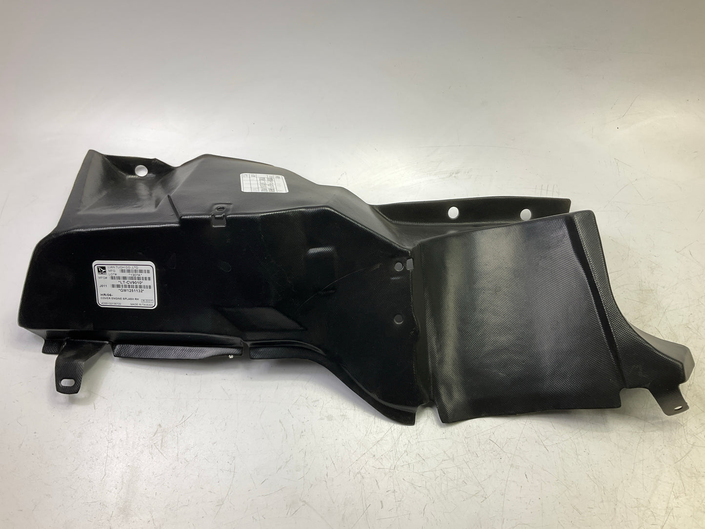 NEW GM1251132 Front Right Side Fender Splash Shield - 2006-2011 Chevy HHR