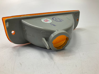 GM2520134 Left Parking Signal Light Lamp, Bumper Mounted - 1993-1994 Buick Regal
