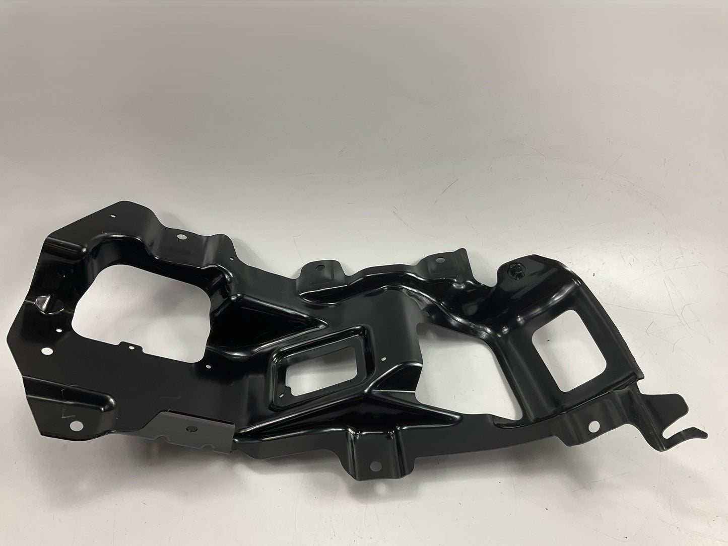 NEW AFTERMARKET Front Left Bumper Bracket Support For 2014-15 GMC Sierra 1500