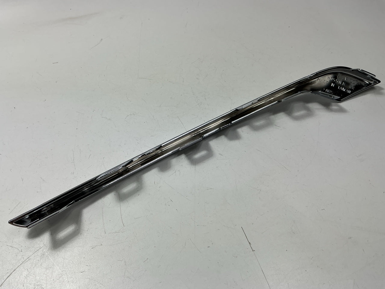 NEW AFTERMARKET Front Right Upper Bumper Filler Trim For 2014-2017 Honda Odyssey