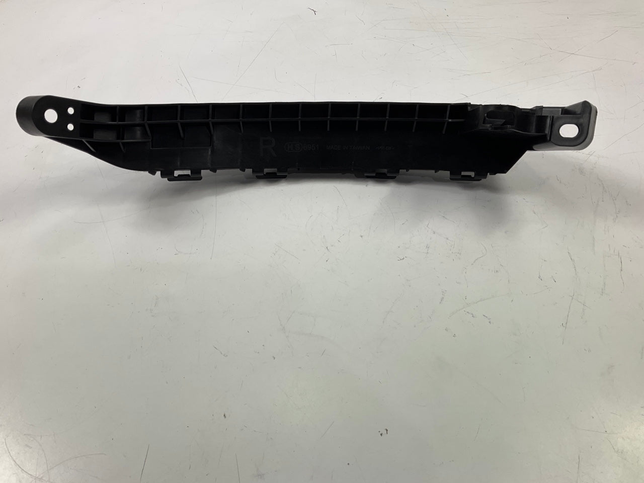 AFTERMARKET Front Bumper Cover / Headlight Right Side Support Bracket HO1043107