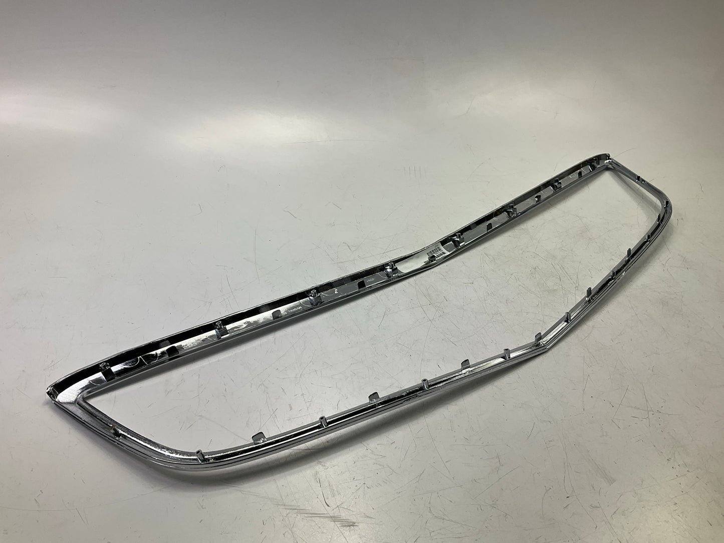 NEW AFTERMARKET HO1210112 Chrome Grille Moulding For 1999-2004 Honda Odyssey