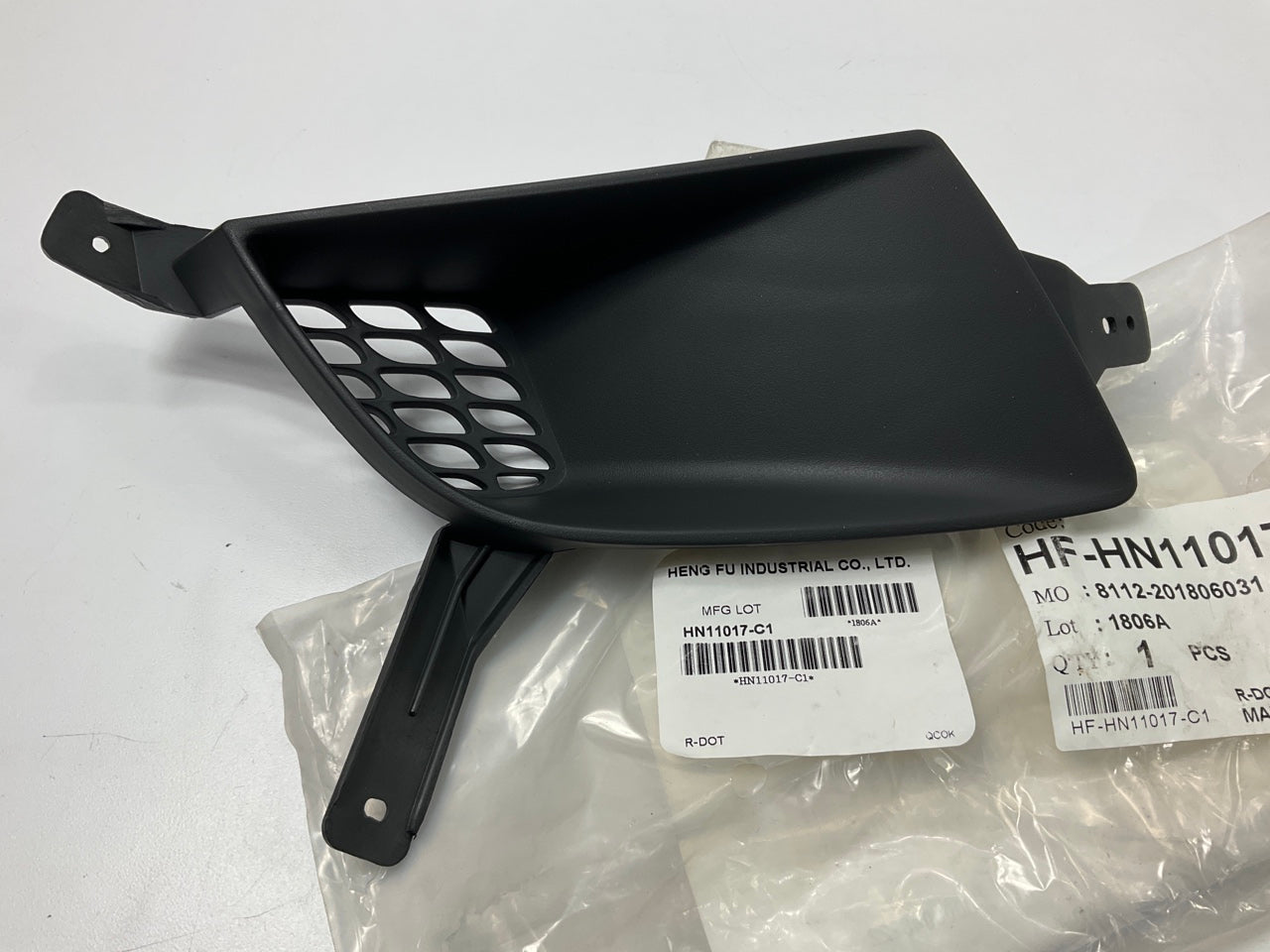 NEW - AFTERMARKET HY1039109 Front Right Tow Hook Cover For 2009-2012 Elantra