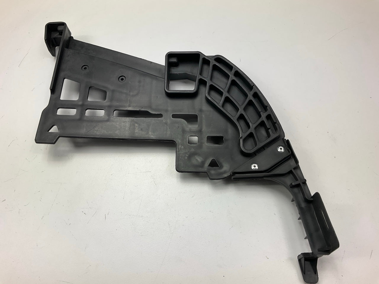 NEW AFTERMARKET Front Left Upper Bumper Cover Bracket For 2005-2009 Tucson