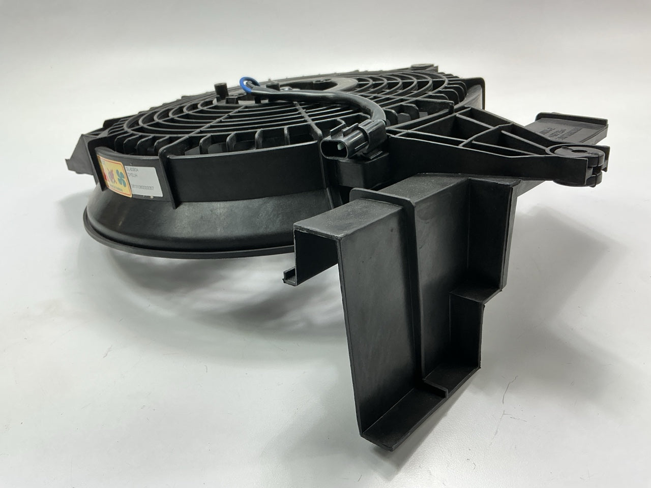 NEW - AFTERMARKET HYSA089AA A/C Condenser Cooling Fan Assembly