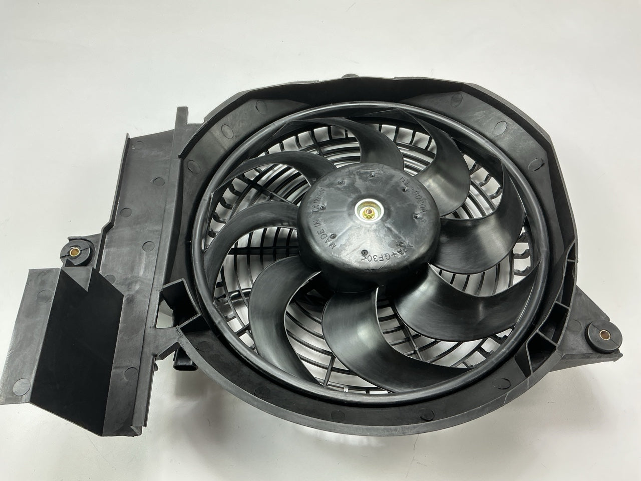 NEW - AFTERMARKET HYSA089AA A/C Condenser Cooling Fan Assembly