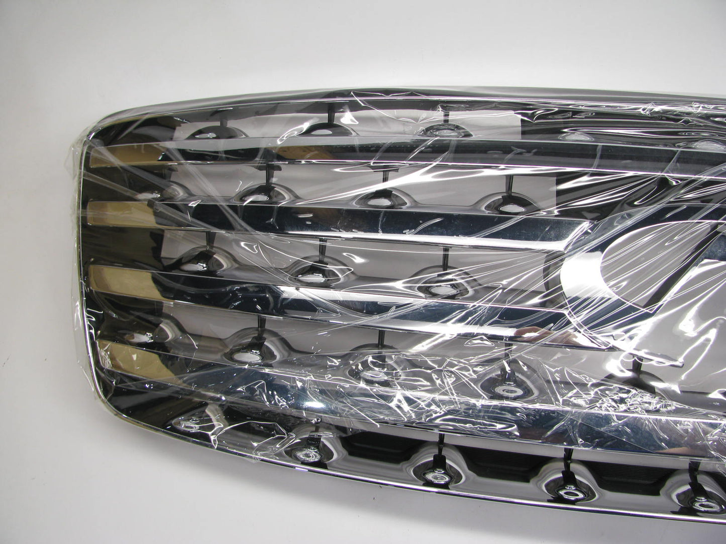 NEW - AFTERMARKET Chrome Grille IN1200110 For 2003-2005 Infiniti FX35 FX45