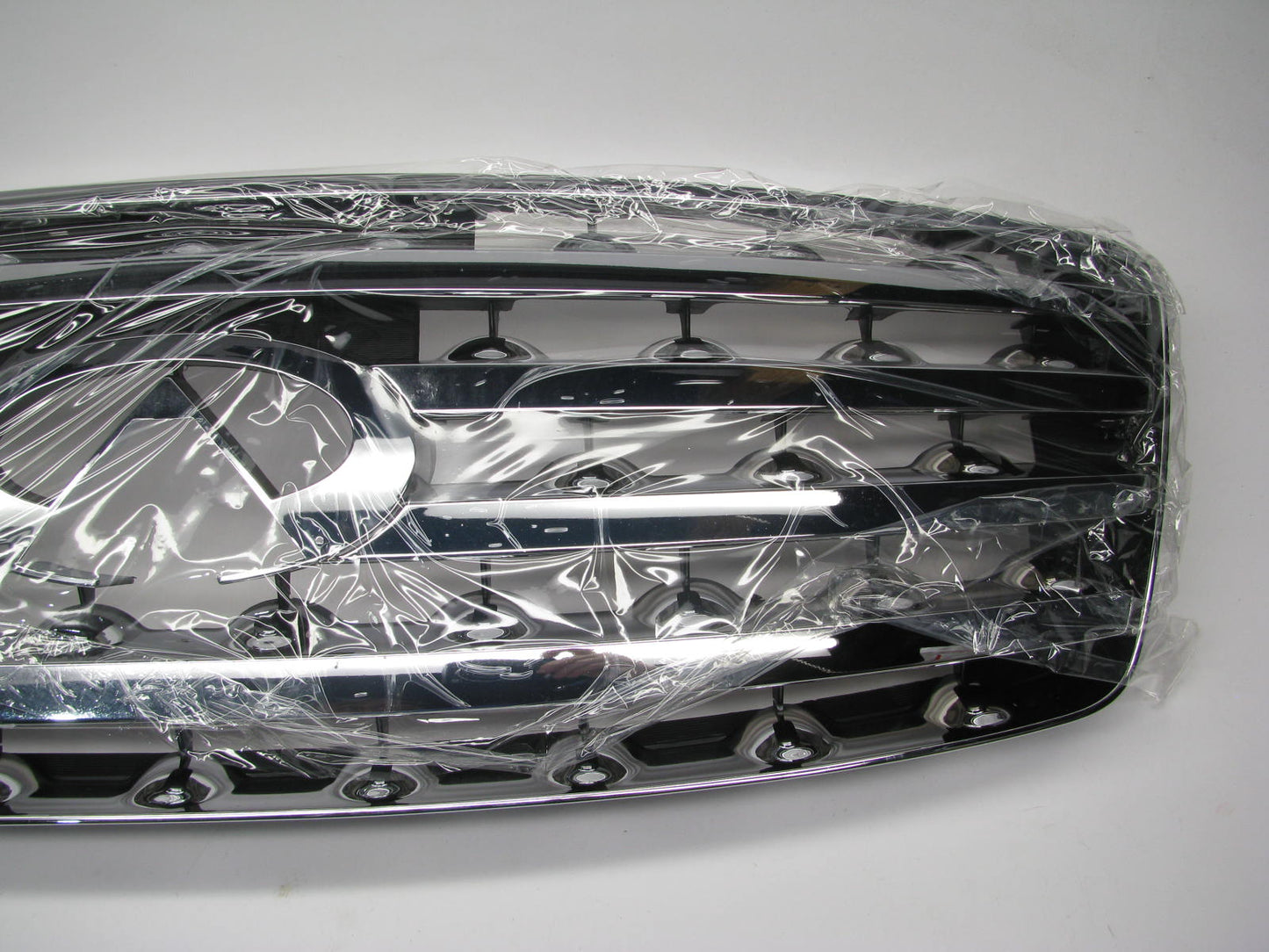 NEW - AFTERMARKET Chrome Grille IN1200110 For 2003-2005 Infiniti FX35 FX45