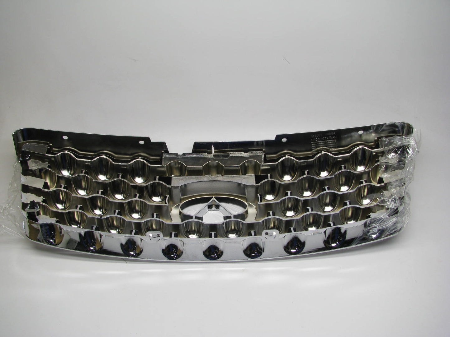 NEW - AFTERMARKET Chrome Grille IN1200110 For 2003-2005 Infiniti FX35 FX45