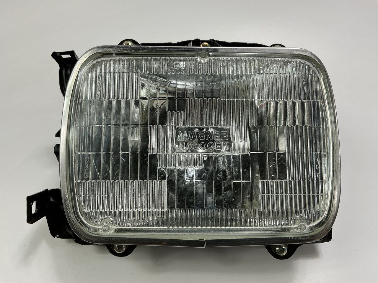 New Aftermarket IZ2501101 Right Passengers Side Headlight Headlamp, Halogen