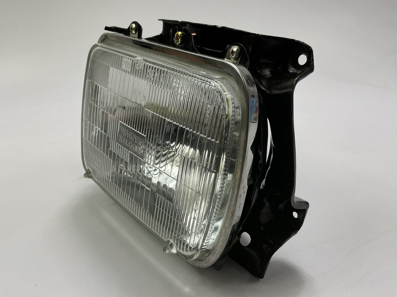 New Aftermarket IZ2501101 Right Passengers Side Headlight Headlamp, Halogen