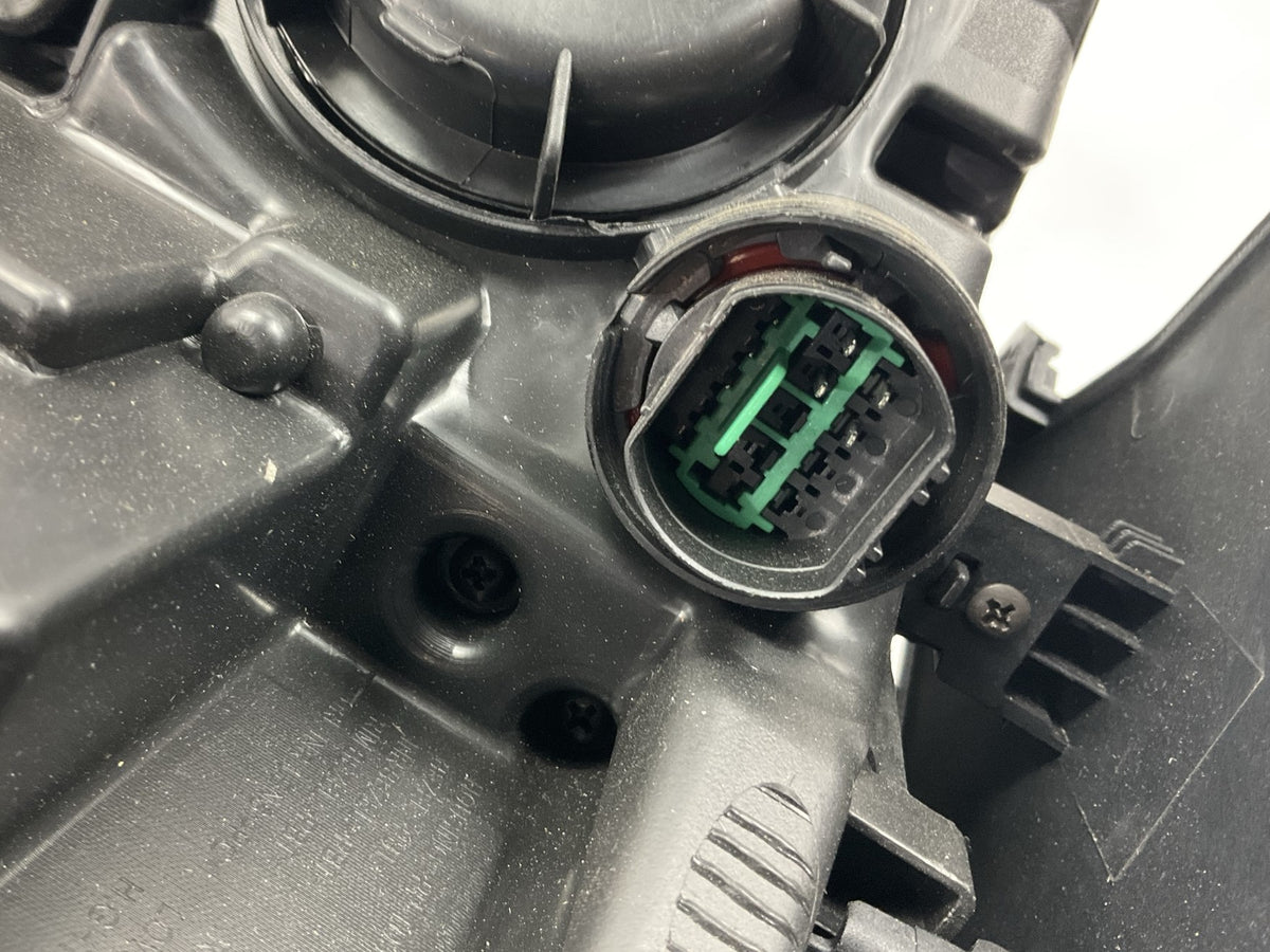 Damaged, See Photos - Aftermarket KI2503232 Right Passengers Headlight Headlamp
