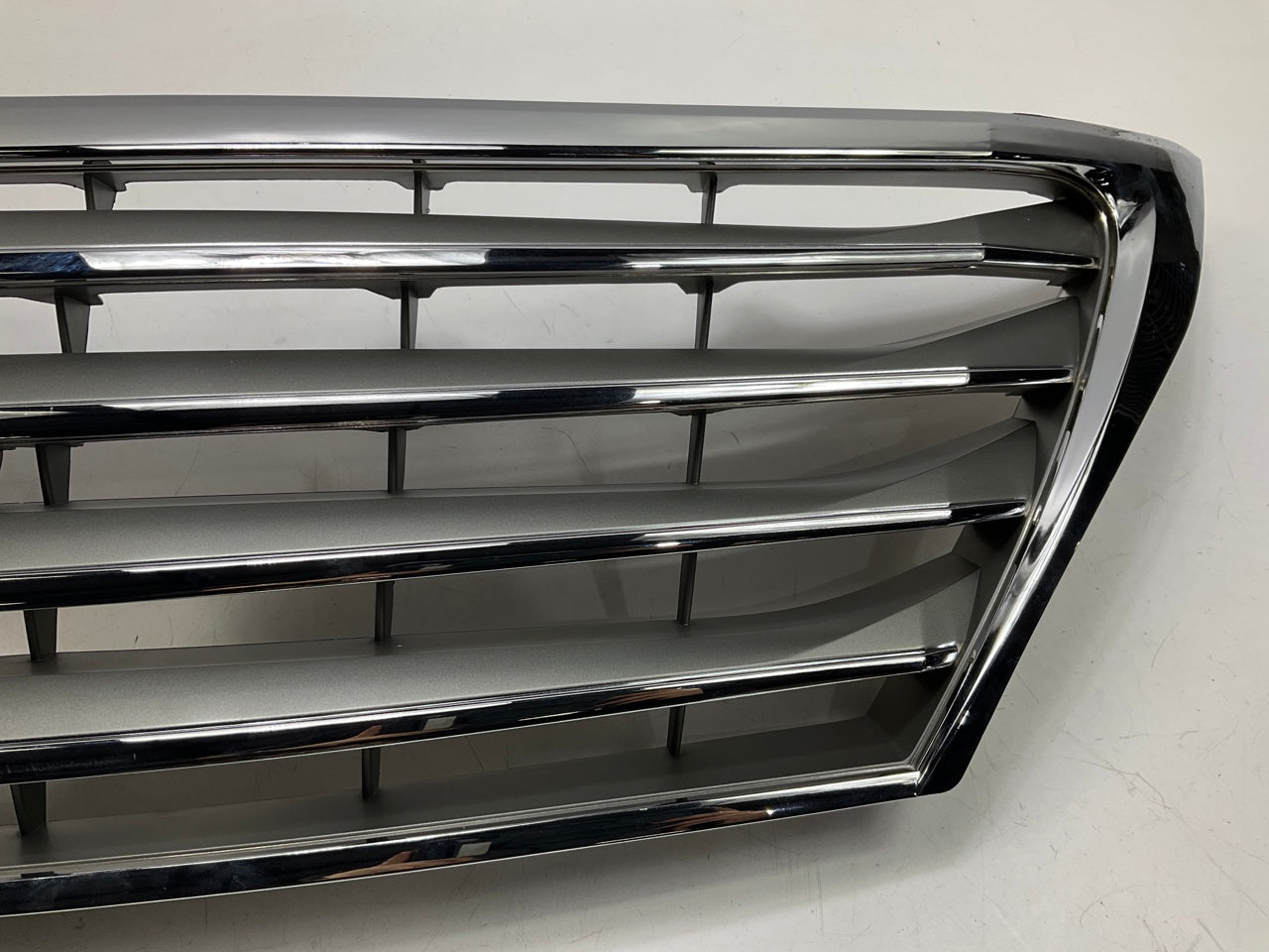 AFTERMARKET - Damaged Broken Clips - Front Chrome Grille For 2008-11 Lexus LX570