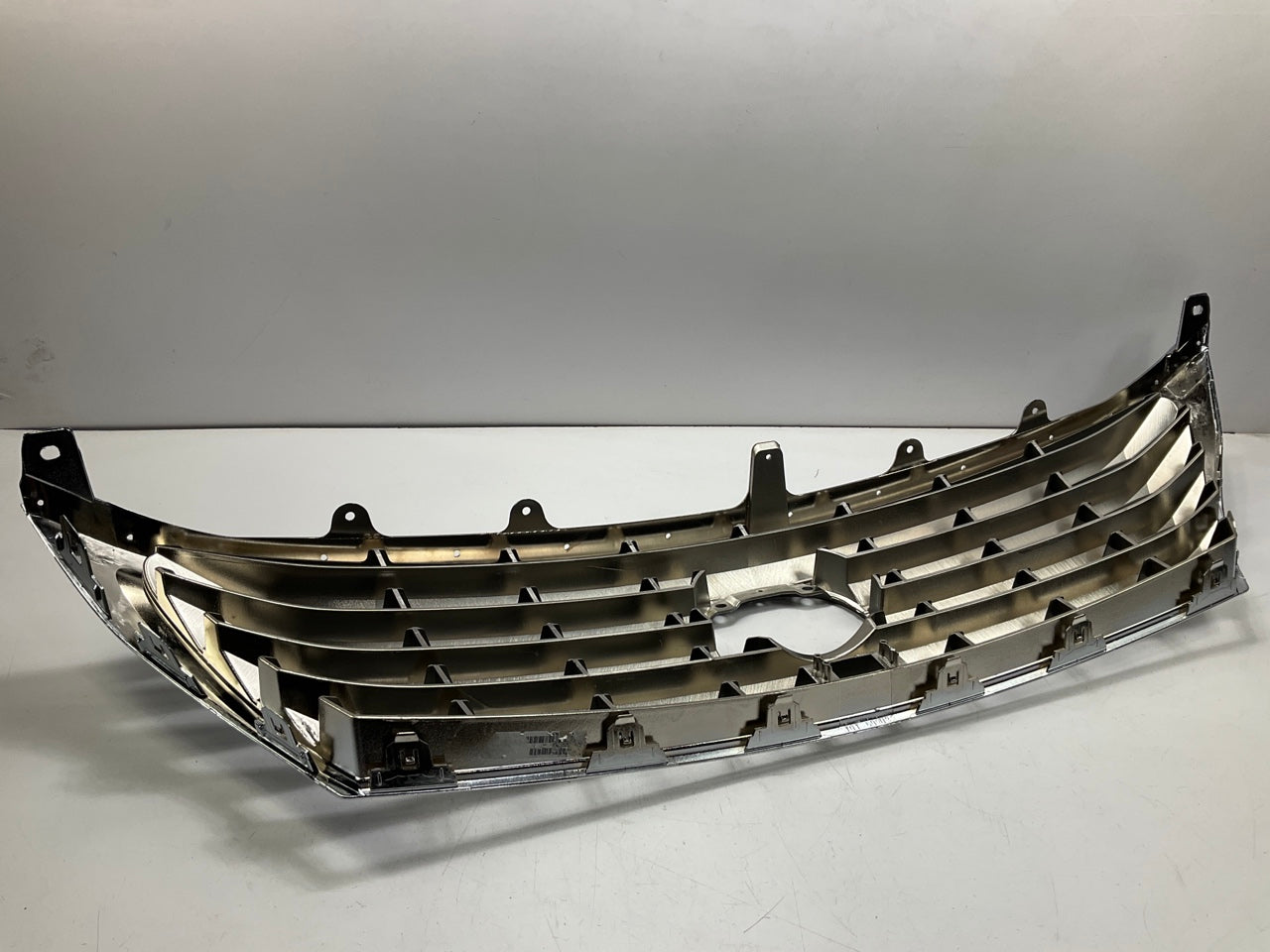 AFTERMARKET - Damaged Broken Clip - Front Chrome Grille For 2008-11 Lexus LX570