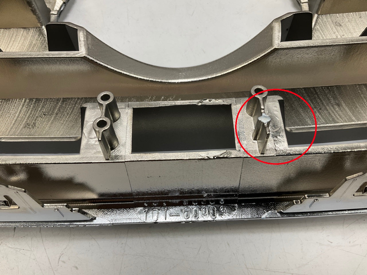 AFTERMARKET - Damaged Broken Clip - Front Chrome Grille For 2008-11 Lexus LX570