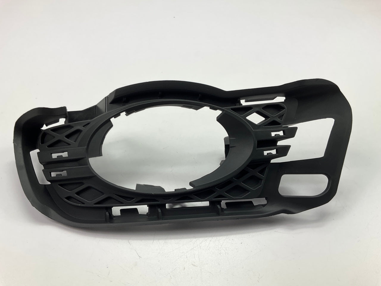 NEW - AFTERMARKET MB1038139 Front Left Drivers Side Bumper Grille Insert