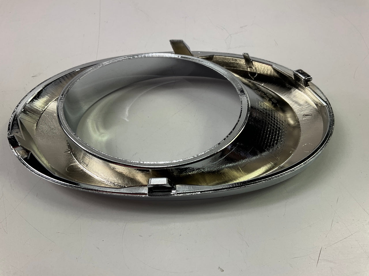 AFTERMARKET Front Left Fog Light Bezel For 2010-2013 Mercedes-benz E350