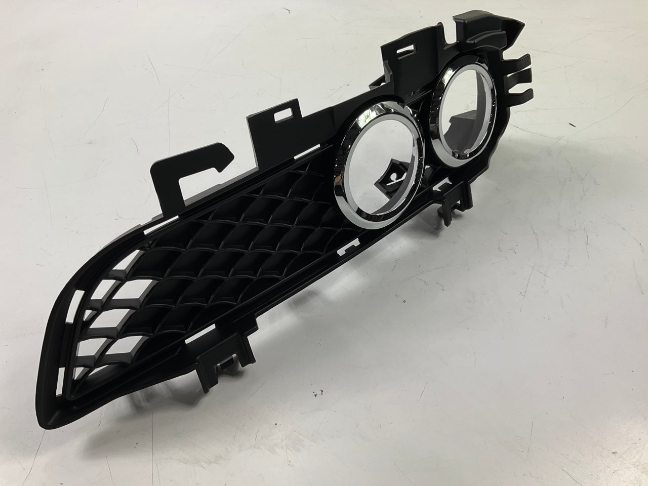 AFTERMARKET Front Left Driver Side Fog Light Trim 10-13 Mercedes-Benz E350 E550