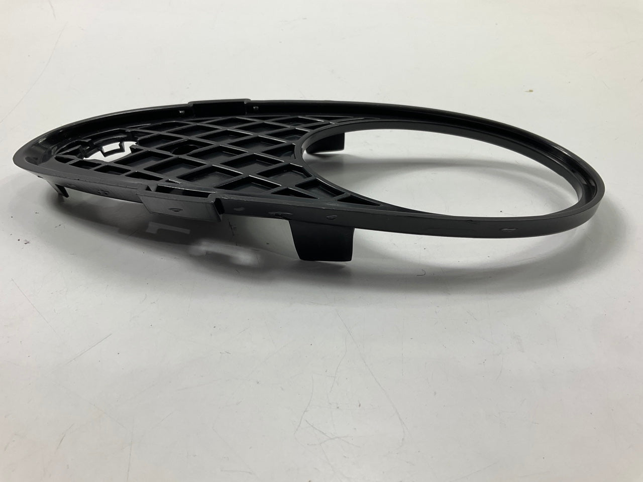 AFTERMARKET Front Right Fog Side Light Bezel For 2001-2007 Mercedes-benz C-Class