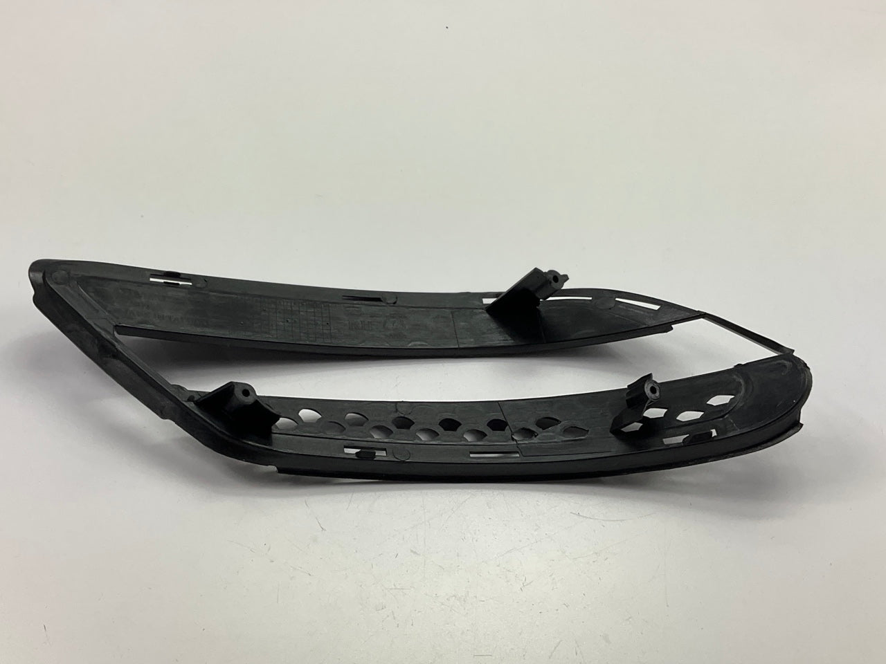 AFTERMARKET Front RIGHT Passenger Side Fog Light Bezel For 10-13 S450 S550