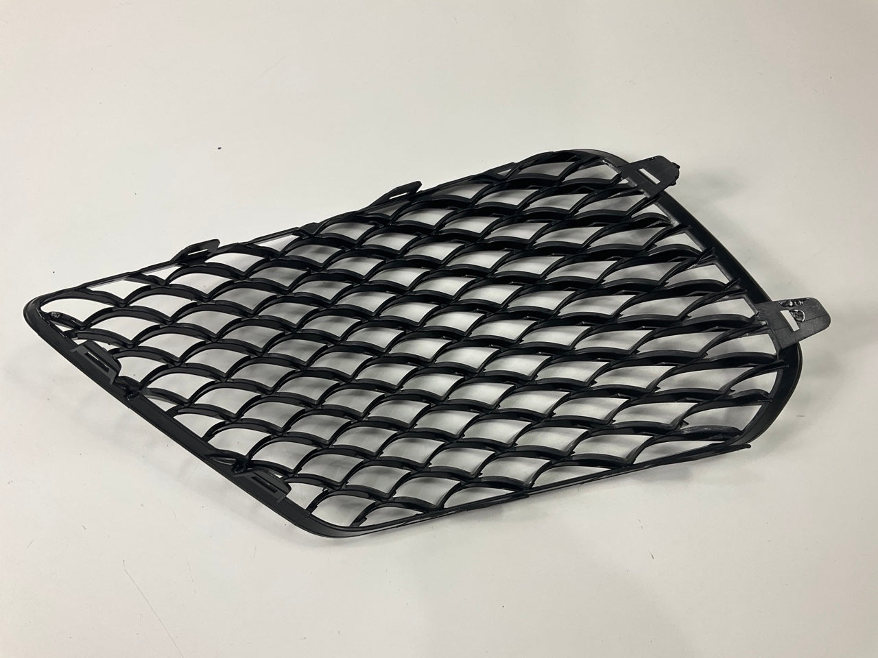 NEW AFTERMARKET Front Right Lower Bumper Trim Grille For 13-17 Mercedes S-Class