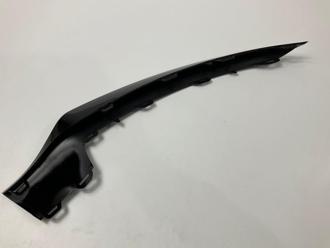 NEW AFTERMARKET Front Left Bumper Trim For Mercedes-Benz 14 E350 15-17 E400 E550