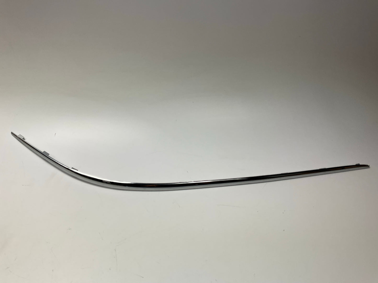 AFTERMARKET Front Right Chrome Bumper Moulding Trim