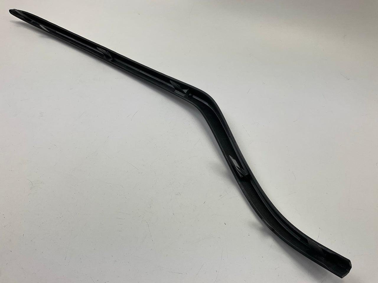 NEW AFTERMARKET Front Right Bumper Moulding For 15-17 Mercedes Benz C63 Amg