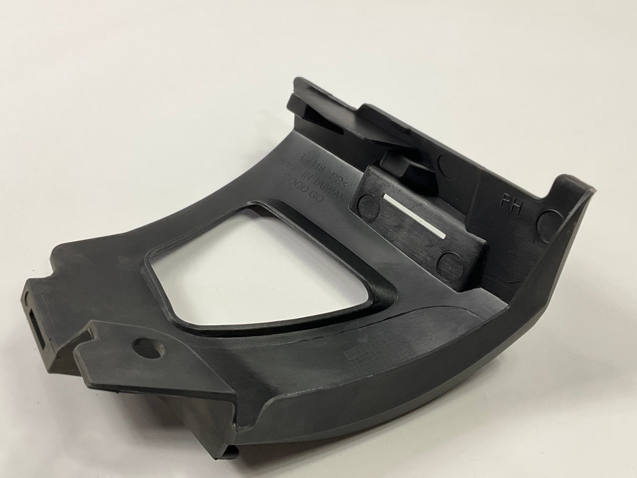 NEW - AFTERMARKET MB1089106 Bumper To Body Filler Panel Front Right Lower