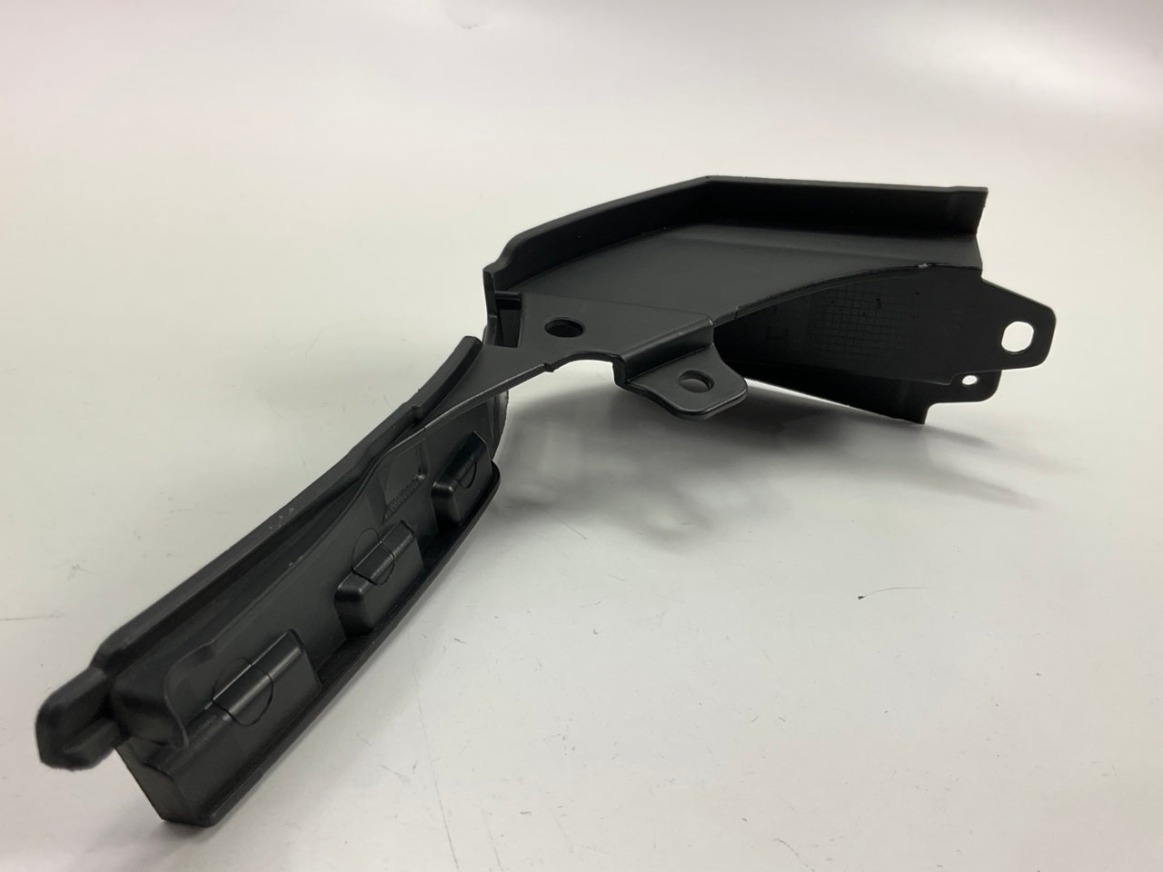 NEW AFTERMARKET Rear Left Bumper Filler Retainer For 15-21 C300 C400 C43 C63