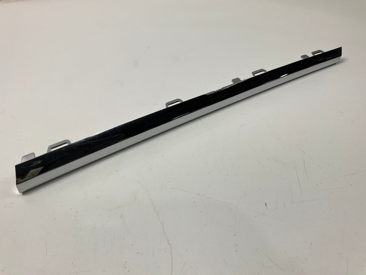 NEW AFTERMARKET Front Left Grille Moulding Mercedes-Benz 15-17 CLS400, CLS550