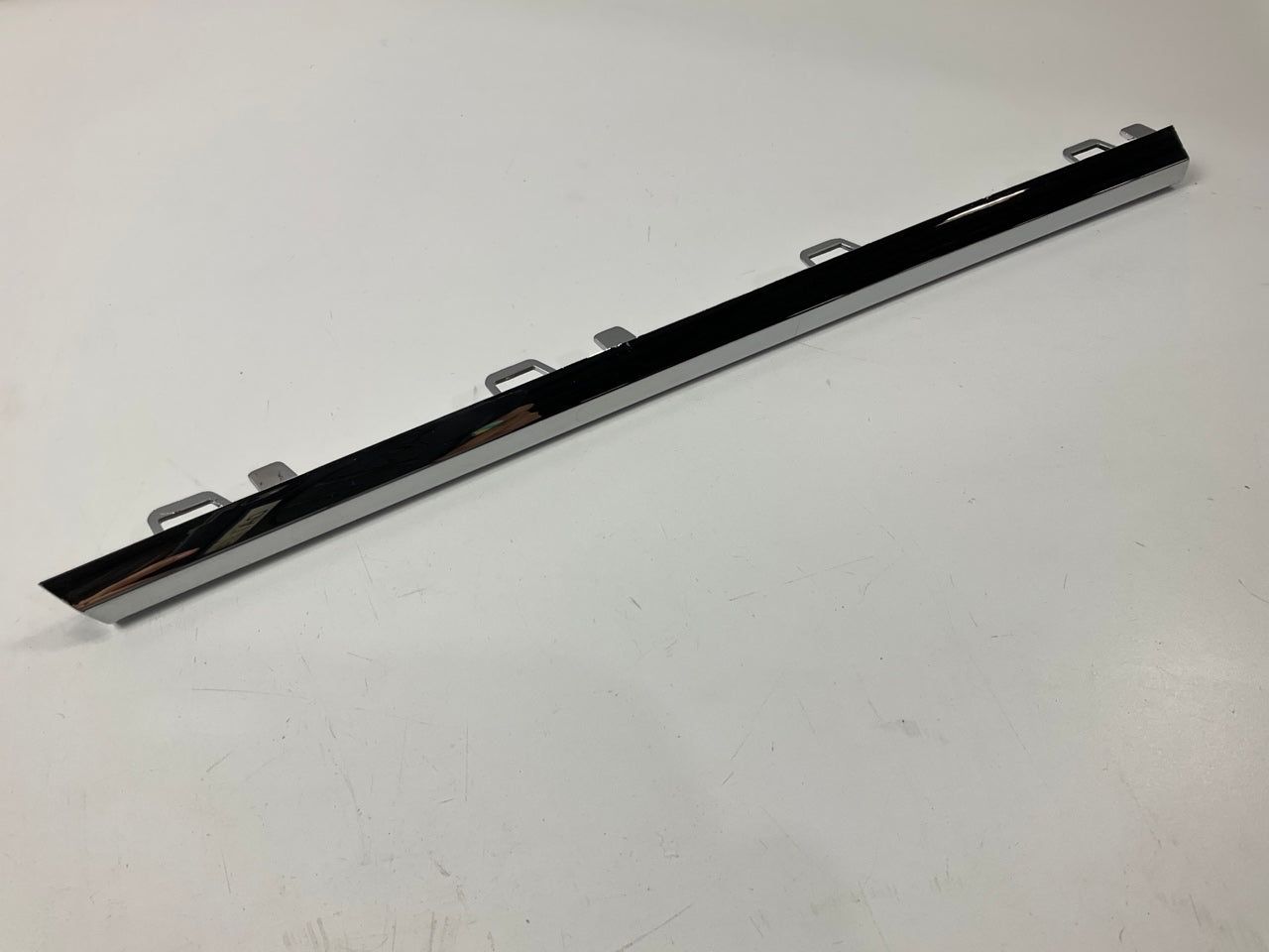 NEW AFTERMARKET Front Right Grille Moulding 2015-2017 Mercedes Benz CLS550 AMG