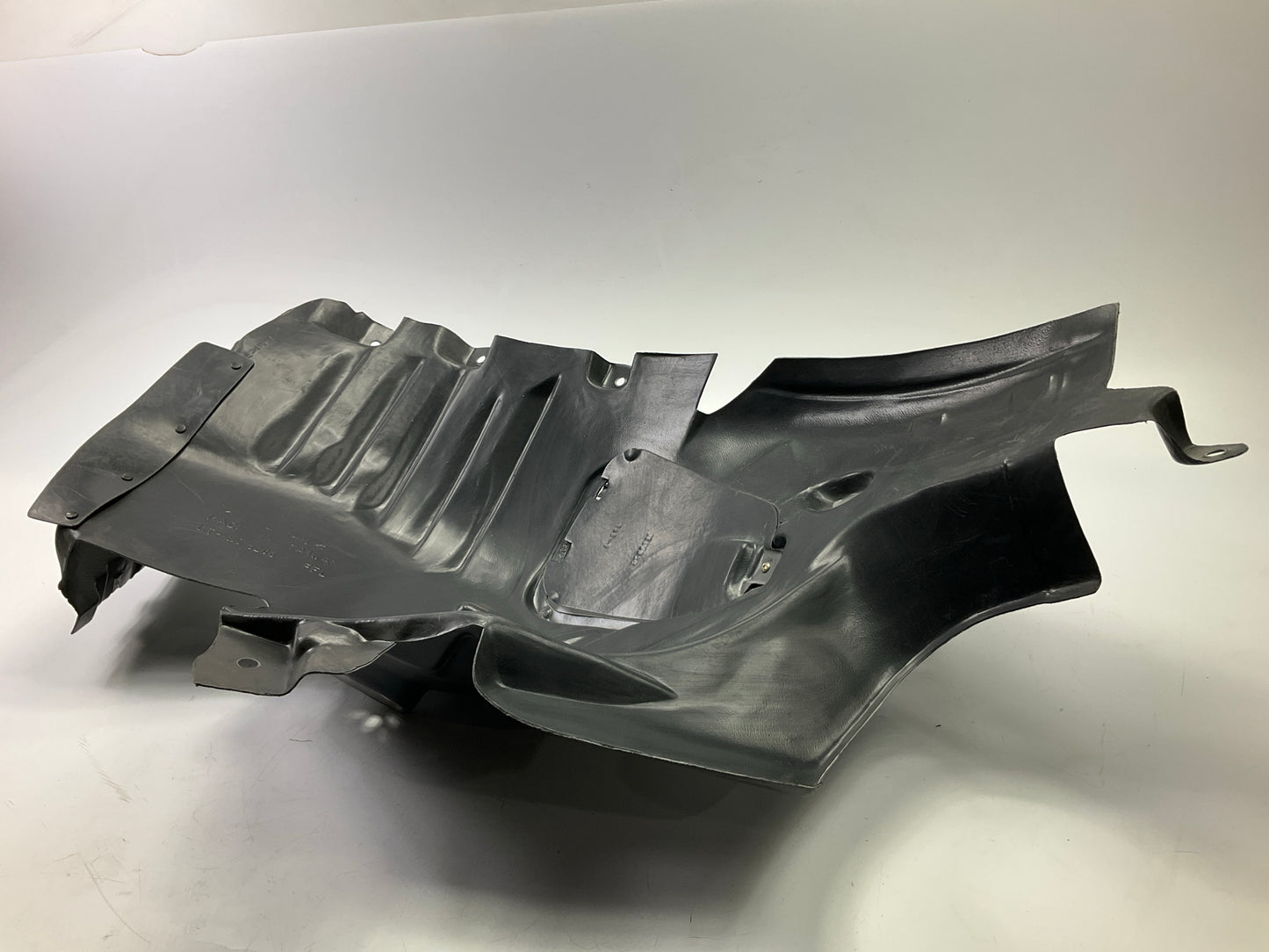 NEW Front Fender Liner Left Side For 2014-2017 Mercedes-Benz E550, 15-17 E400
