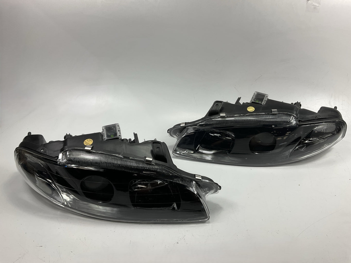New LEFT + RIGHT MBE1091ZD Projector Headlight Headlamp Set - 1997-1999 Eclipse