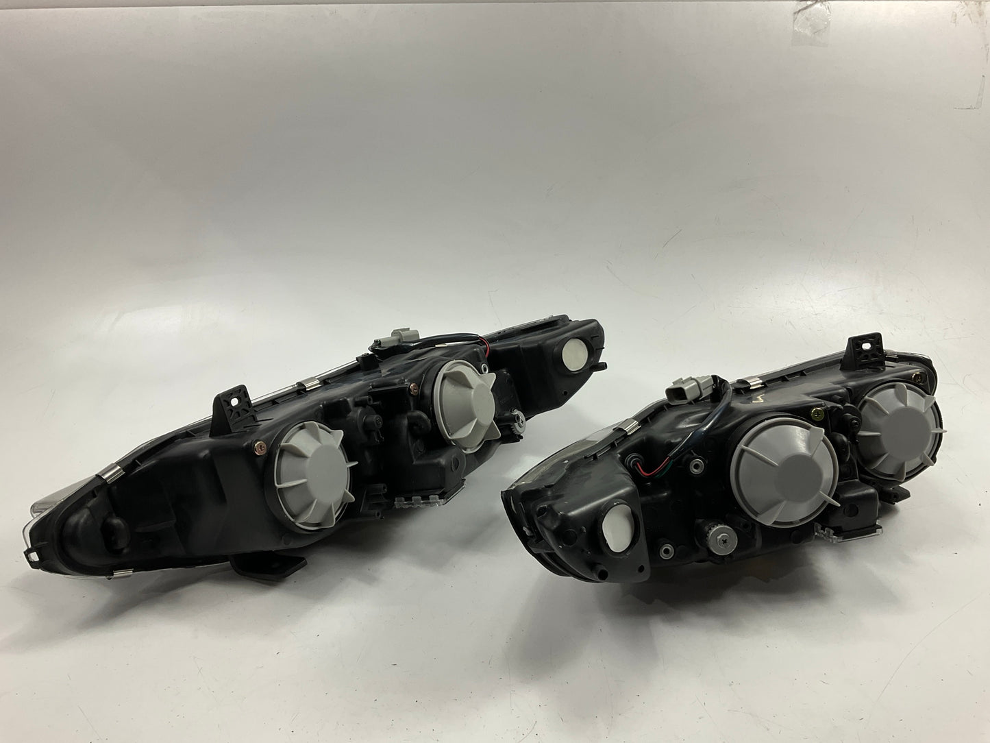 New LEFT + RIGHT MBE1091ZD Projector Headlight Headlamp Set - 1997-1999 Eclipse