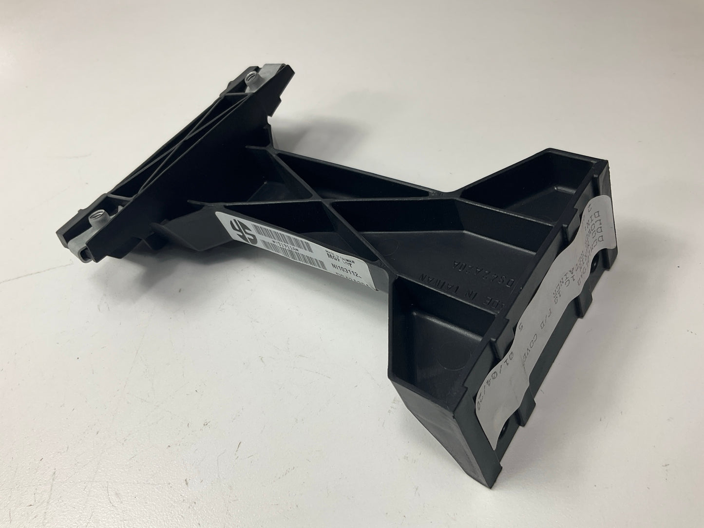 NEW AFTERMARKET Front Bumper Cover Center Retainer Bracket For 2016-2020 Maxima