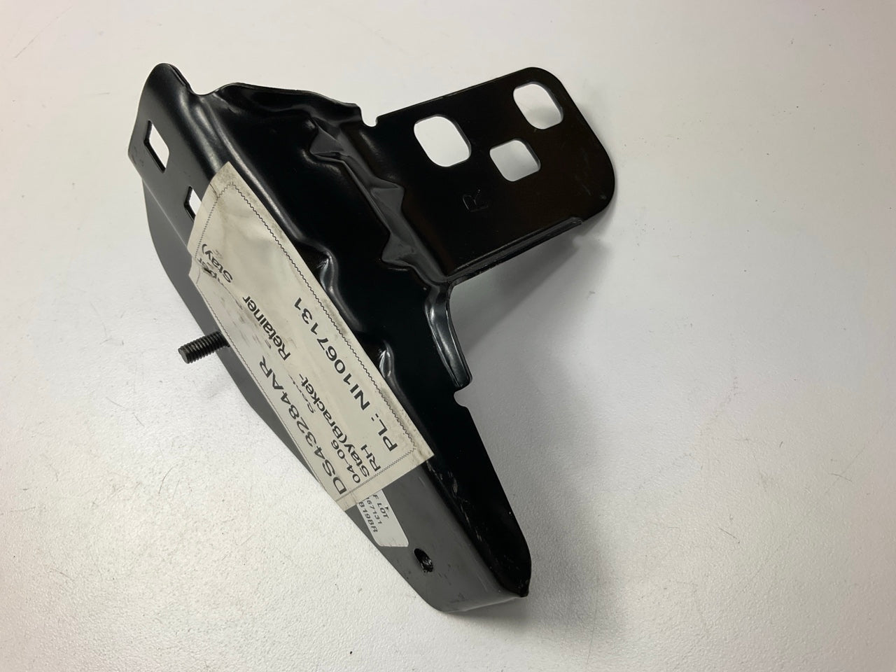 New Aftermarket - Front Right Passenger Side Bumper Bracket For 2000-2006 Sentra