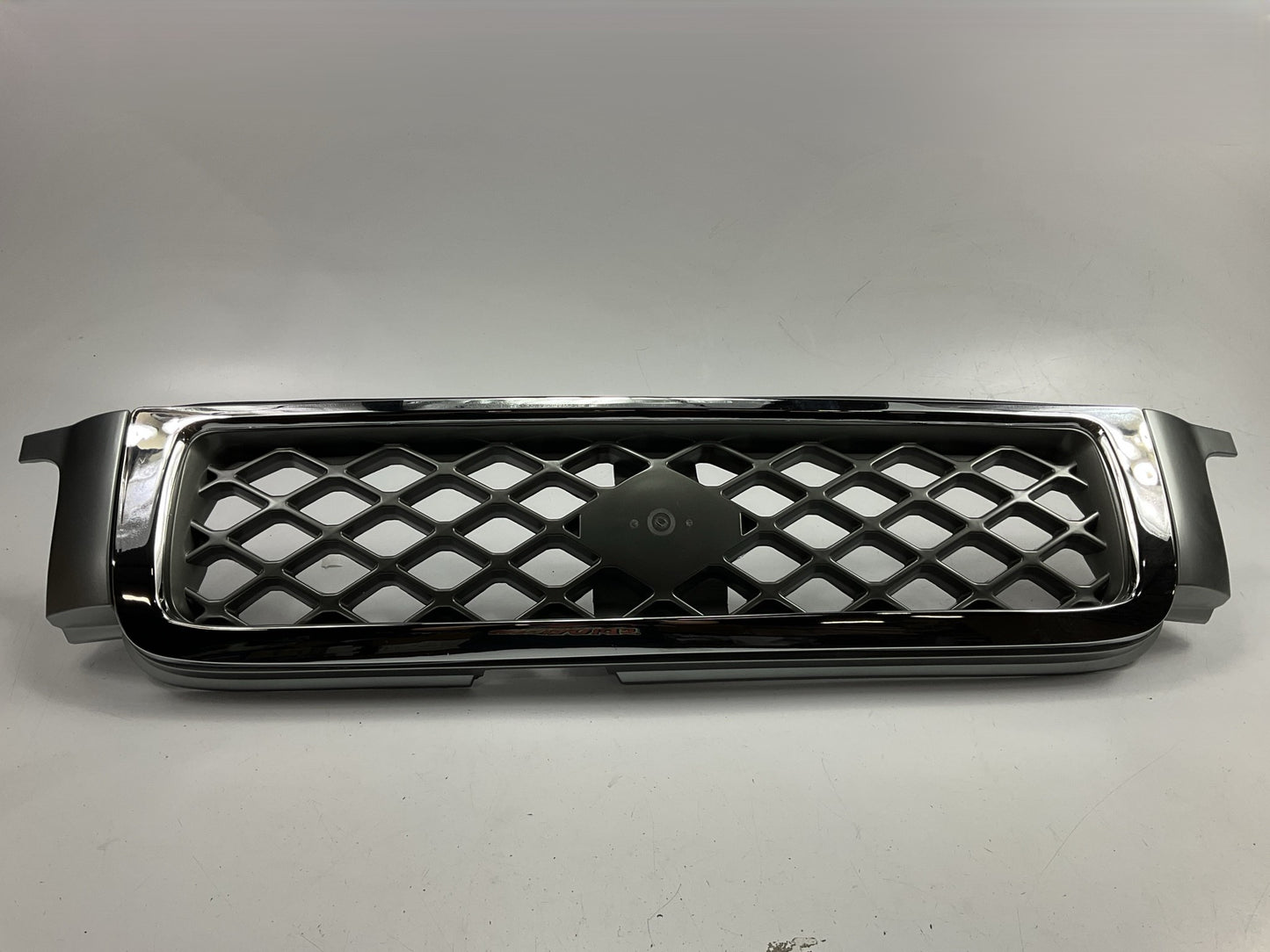 NEW AFTERMARKET Front Gray & Chrome Grille For 1999-2001 Nissan Pathfinder