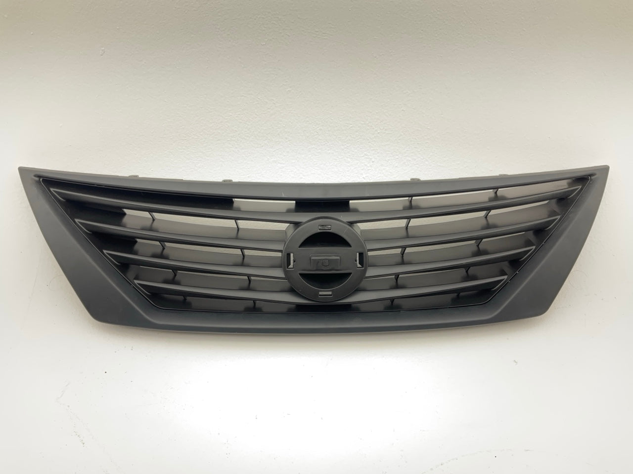 NEW AFTERMARKET NI1200246 Front End Grille For 2012-2014 Nissan Versa