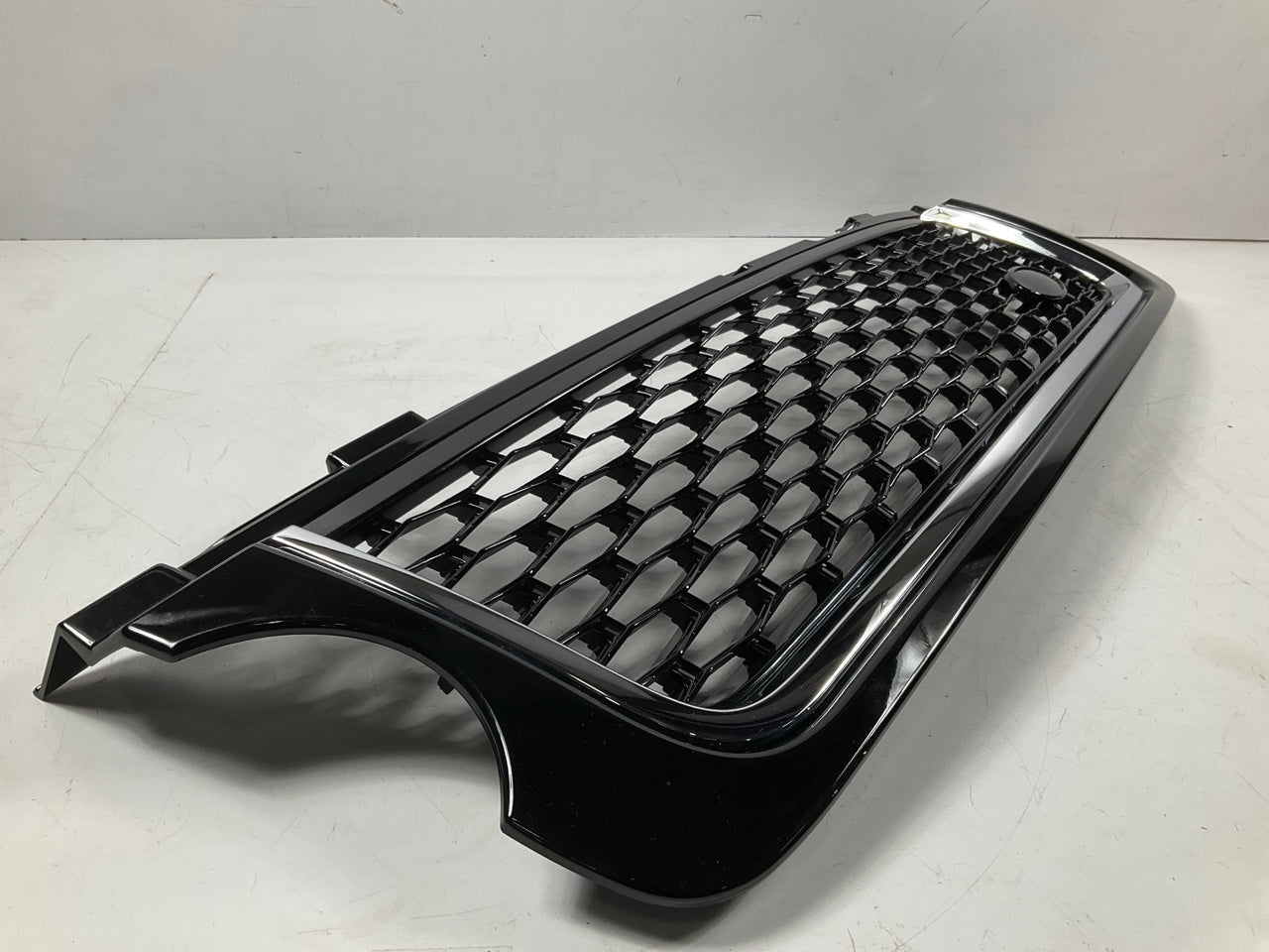NEW AFTERMARKET - Black Center Grille For 2010-2011 Land Rover Range Rover