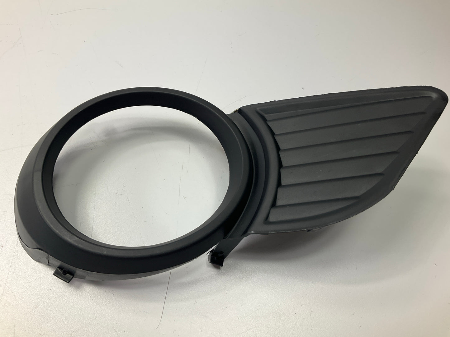 TO1039145 NEW Front Right Fog Light Bezel Passenger - 2011-2013 Toyota Sienna
